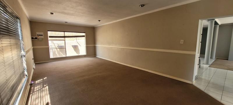5 Bedroom Property for Sale in New Redruth Gauteng