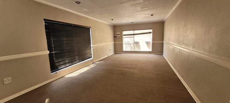 5 Bedroom Property for Sale in New Redruth Gauteng