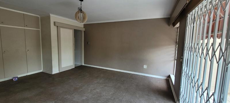 5 Bedroom Property for Sale in New Redruth Gauteng