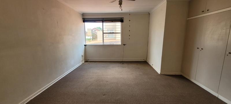 5 Bedroom Property for Sale in New Redruth Gauteng