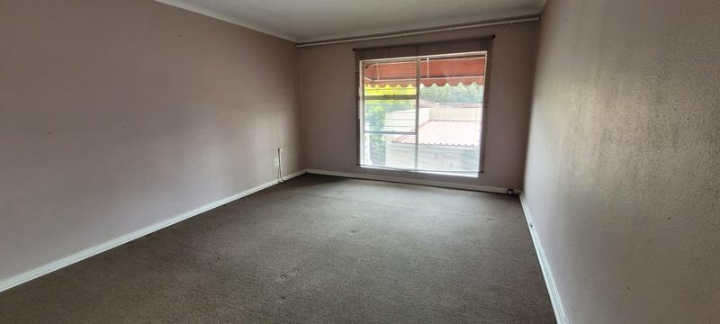 5 Bedroom Property for Sale in New Redruth Gauteng