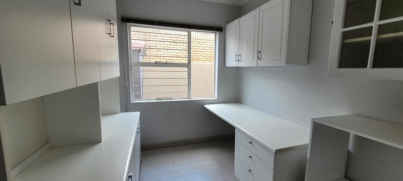 5 Bedroom Property for Sale in New Redruth Gauteng