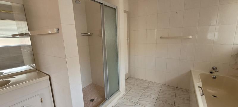 5 Bedroom Property for Sale in New Redruth Gauteng
