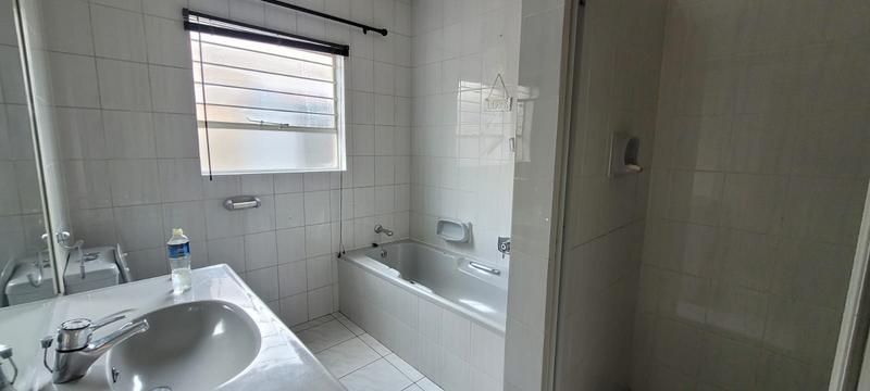 5 Bedroom Property for Sale in New Redruth Gauteng