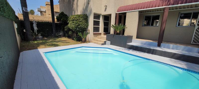5 Bedroom Property for Sale in New Redruth Gauteng