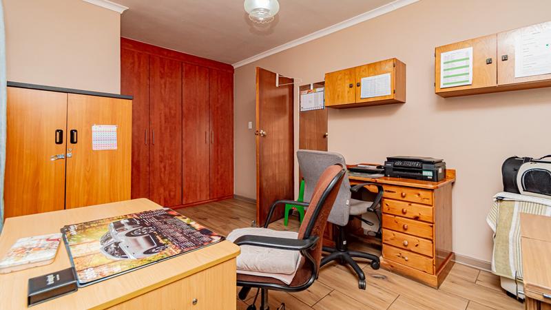 4 Bedroom Property for Sale in Verwoerdpark Gauteng