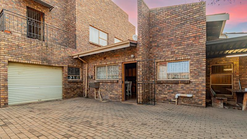 4 Bedroom Property for Sale in Verwoerdpark Gauteng