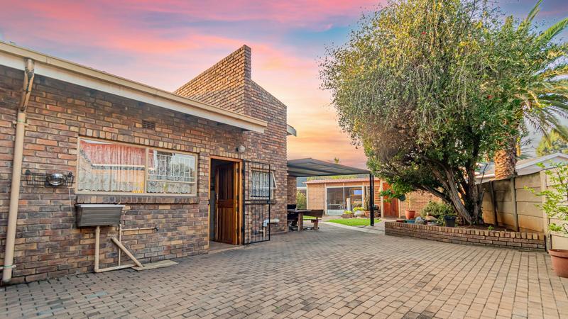 4 Bedroom Property for Sale in Verwoerdpark Gauteng