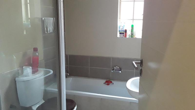 To Let 2 Bedroom Property for Rent in Stone Ridge Gauteng