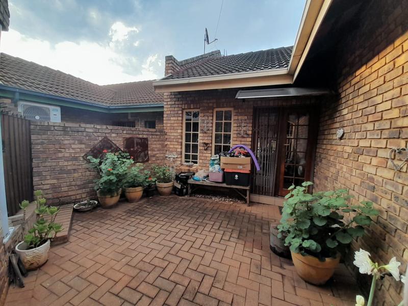 3 Bedroom Property for Sale in Hennopspark Gauteng