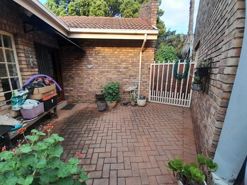 3 Bedroom Property for Sale in Hennopspark Gauteng