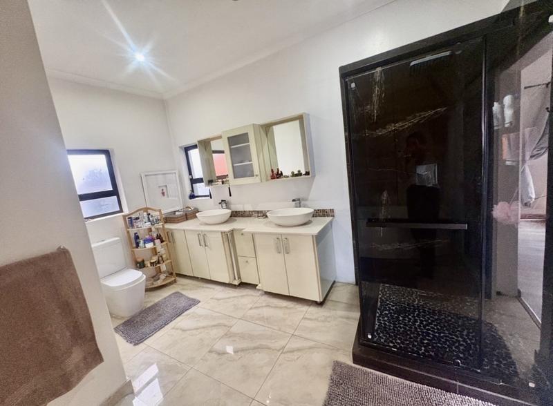 To Let 4 Bedroom Property for Rent in Orange Grove Gauteng