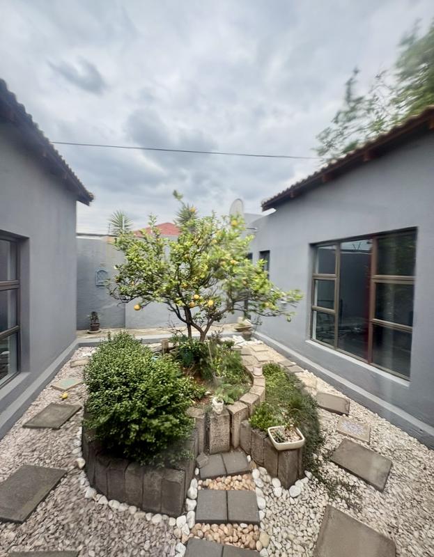 To Let 4 Bedroom Property for Rent in Orange Grove Gauteng