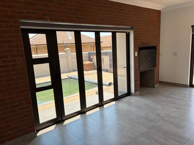 6 Bedroom Property for Sale in Zambezi Country Estate Gauteng