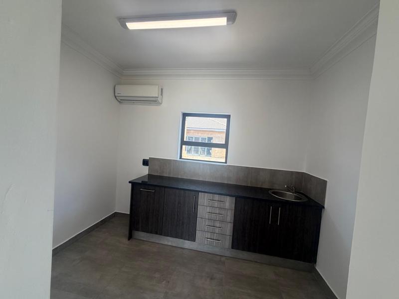 6 Bedroom Property for Sale in Zambezi Country Estate Gauteng