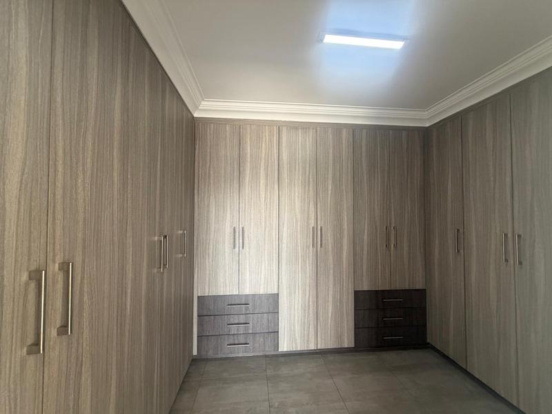 6 Bedroom Property for Sale in Zambezi Country Estate Gauteng