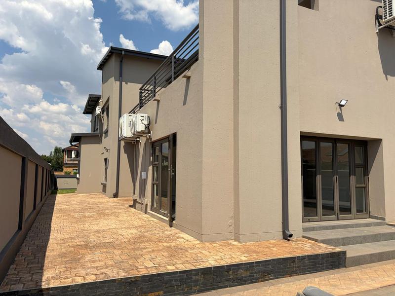 6 Bedroom Property for Sale in Zambezi Country Estate Gauteng