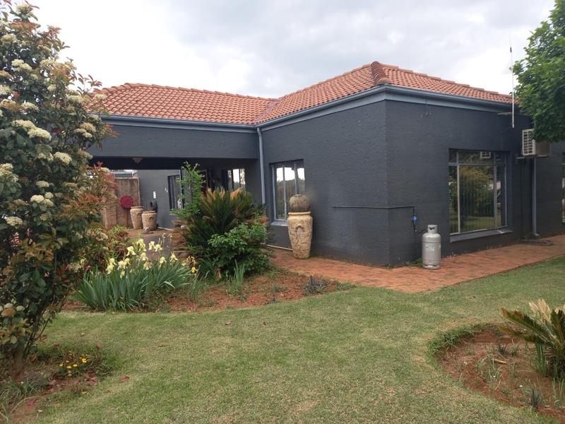 3 Bedroom Property for Sale in Mullerstuine Gauteng