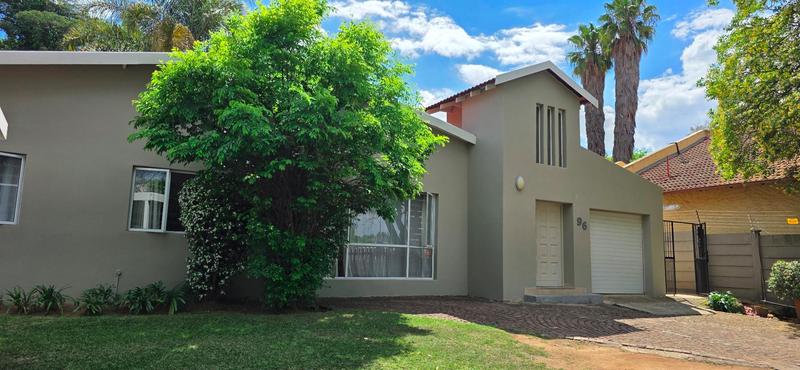 To Let 4 Bedroom Property for Rent in Blairgowrie Gauteng
