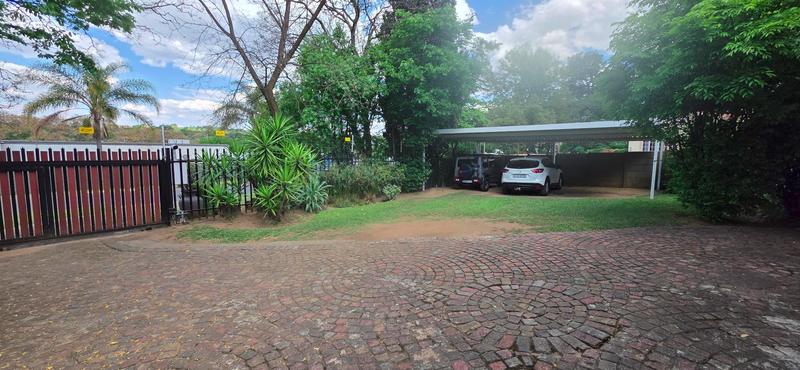 To Let 4 Bedroom Property for Rent in Blairgowrie Gauteng