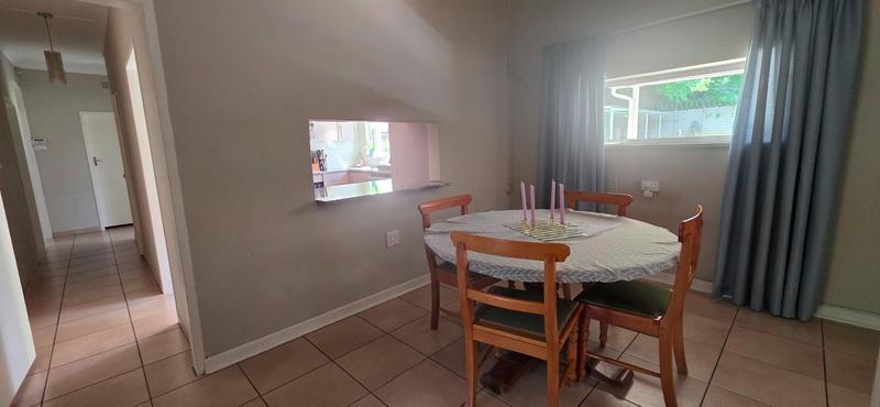 To Let 4 Bedroom Property for Rent in Blairgowrie Gauteng