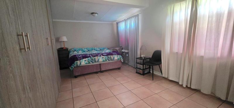 To Let 4 Bedroom Property for Rent in Blairgowrie Gauteng