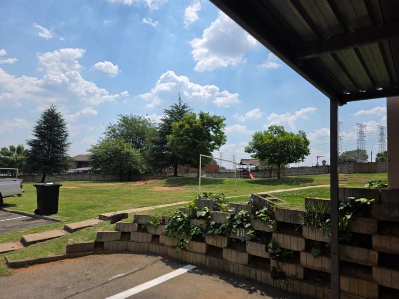 To Let 1 Bedroom Property for Rent in Rembrandt Park Gauteng