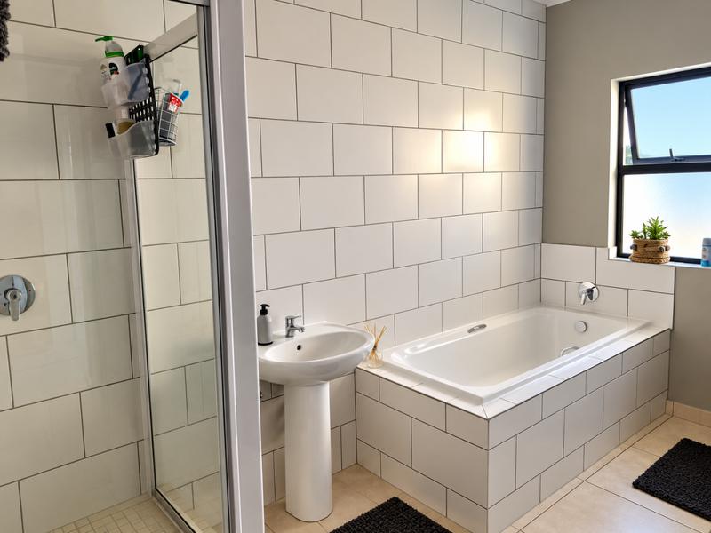 2 Bedroom Property for Sale in Glen Marais Gauteng
