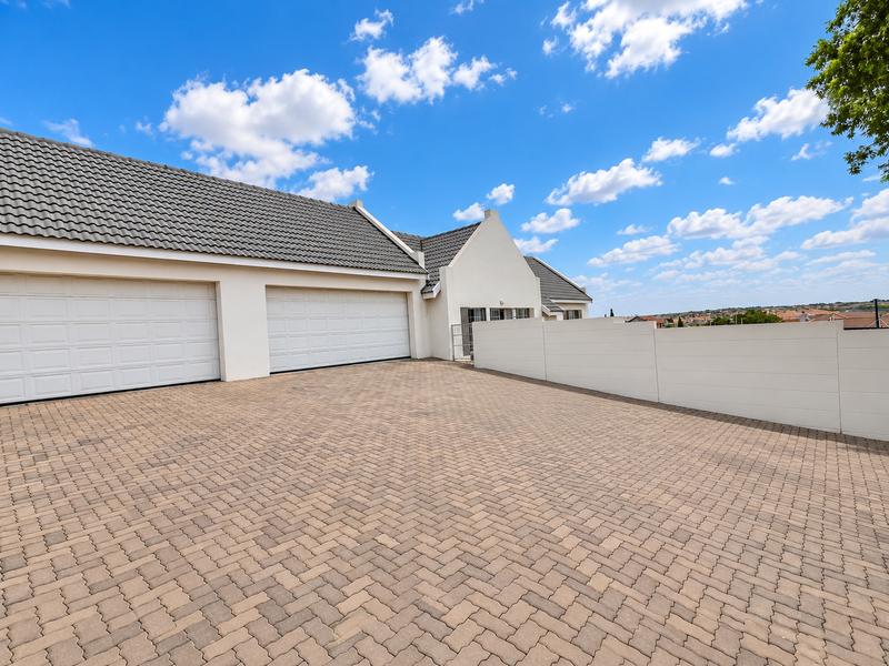 3 Bedroom Property for Sale in Kosmosdal Gauteng
