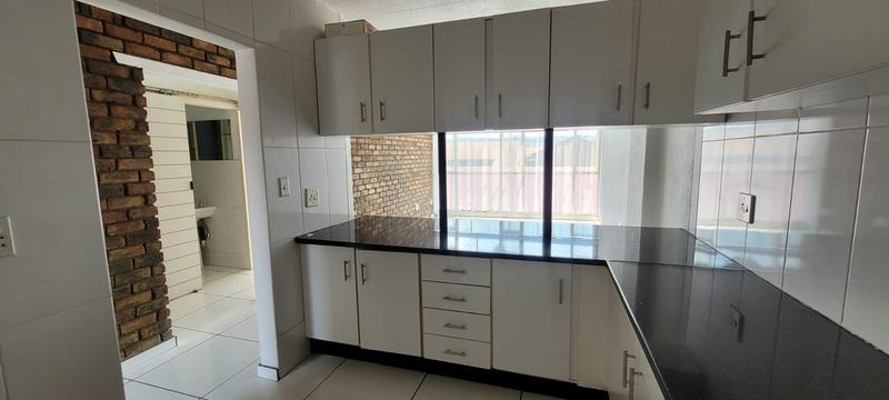 2 Bedroom Property for Sale in New Redruth Gauteng