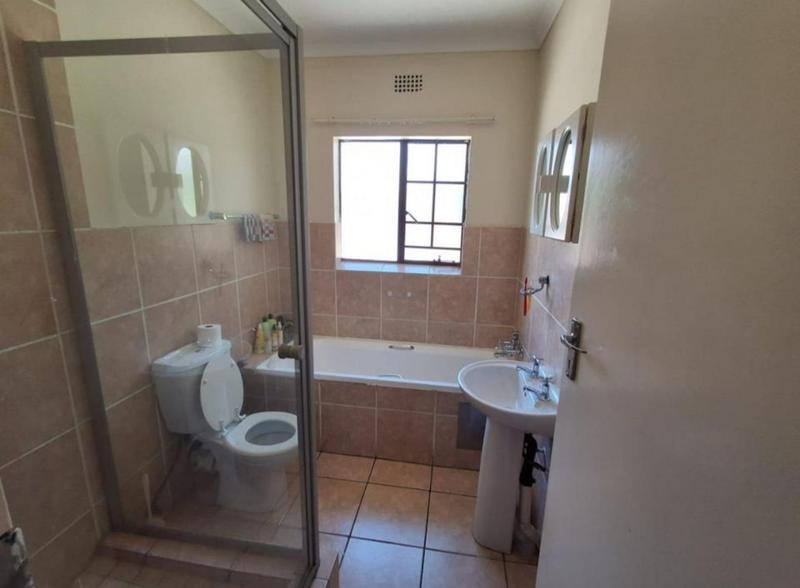 3 Bedroom Property for Sale in Sonneveld Gauteng