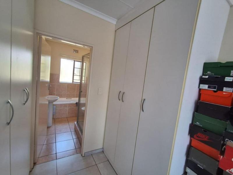 3 Bedroom Property for Sale in Sonneveld Gauteng