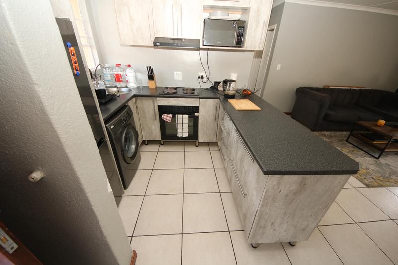 To Let 2 Bedroom Property for Rent in Vorna Valley Gauteng
