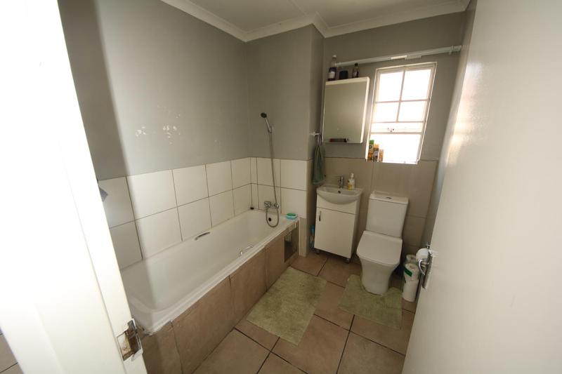 To Let 2 Bedroom Property for Rent in Vorna Valley Gauteng