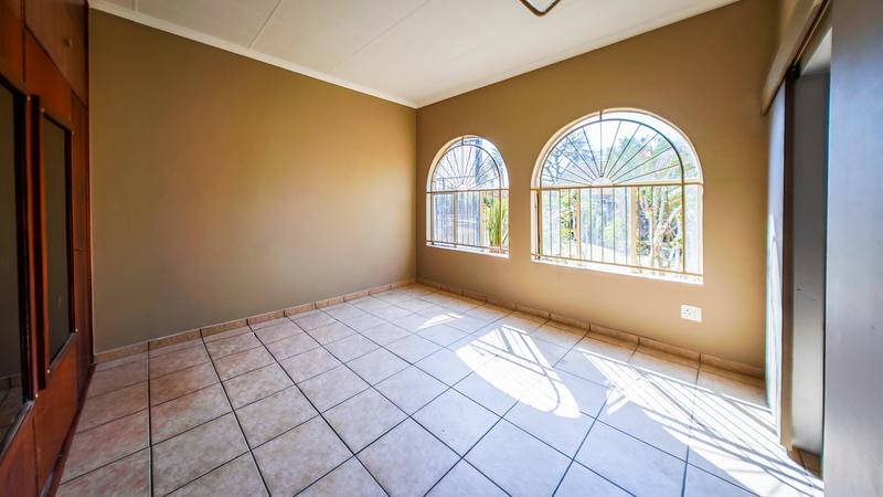 To Let 4 Bedroom Property for Rent in Pretoria Gardens Gauteng