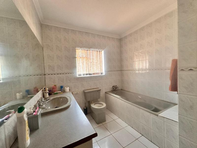 5 Bedroom Property for Sale in Amandasig Gauteng