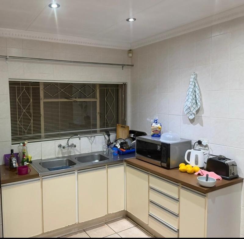 To Let 2 Bedroom Property for Rent in Wychwood Gauteng