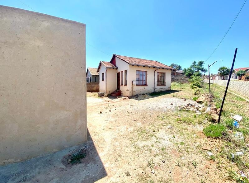 2 Bedroom Property for Sale in Emdeni Gauteng