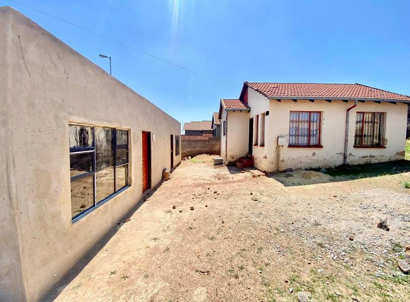 2 Bedroom Property for Sale in Emdeni Gauteng
