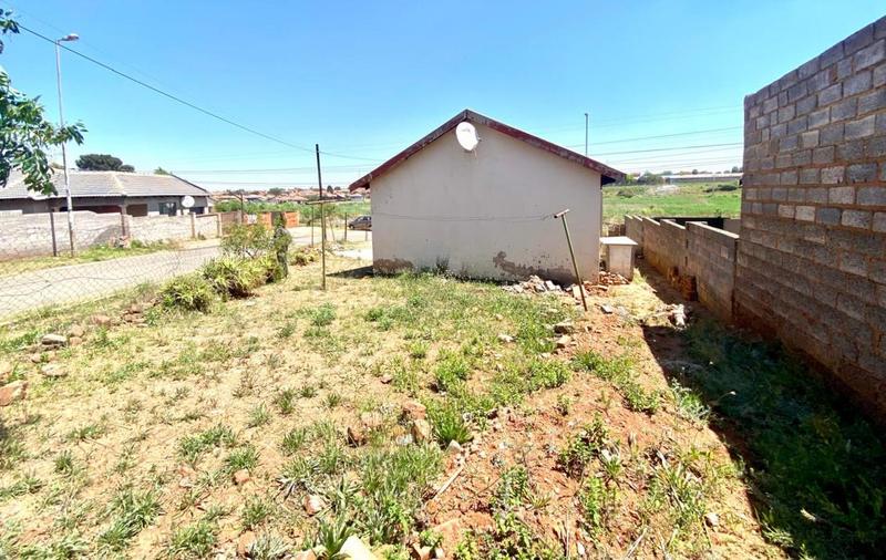 2 Bedroom Property for Sale in Emdeni Gauteng