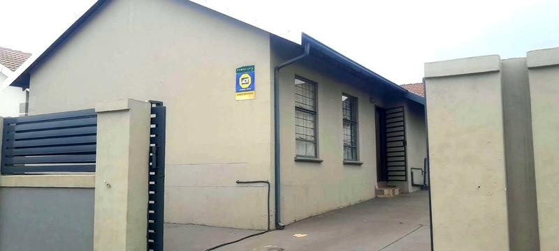 3 Bedroom Property for Sale in Lenasia South Gauteng