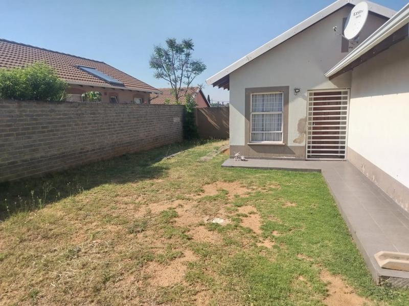 2 Bedroom Property for Sale in Lenasia South Gauteng