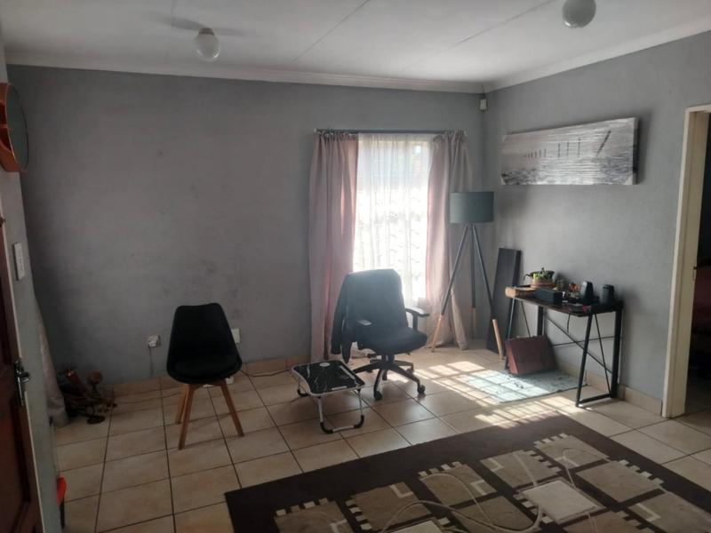 2 Bedroom Property for Sale in Lenasia South Gauteng