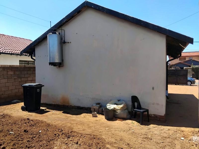 2 Bedroom Property for Sale in Protea Glen Gauteng