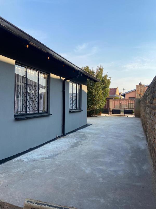 To Let 2 Bedroom Property for Rent in Protea Glen Gauteng