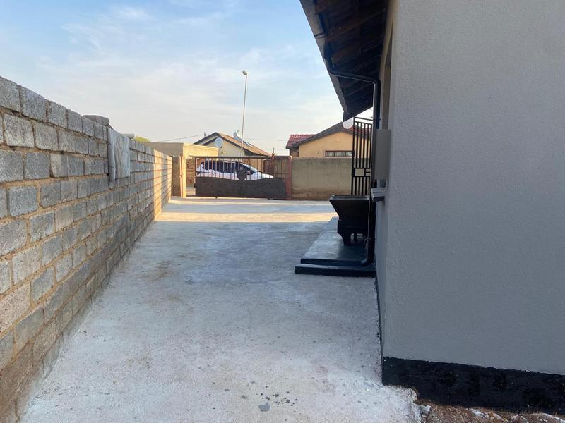To Let 2 Bedroom Property for Rent in Protea Glen Gauteng
