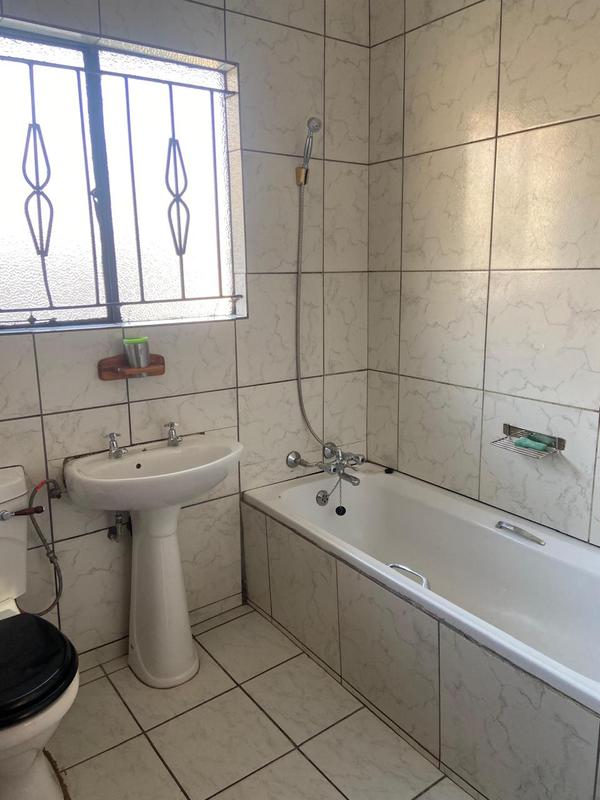 To Let 2 Bedroom Property for Rent in Protea Glen Gauteng