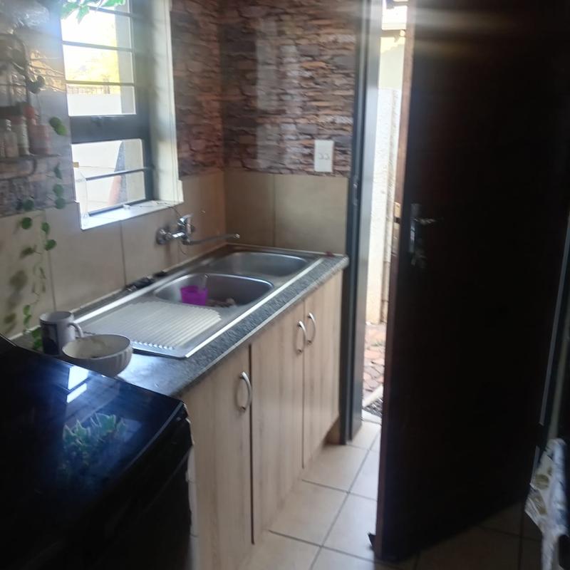 To Let 3 Bedroom Property for Rent in Protea Glen Gauteng