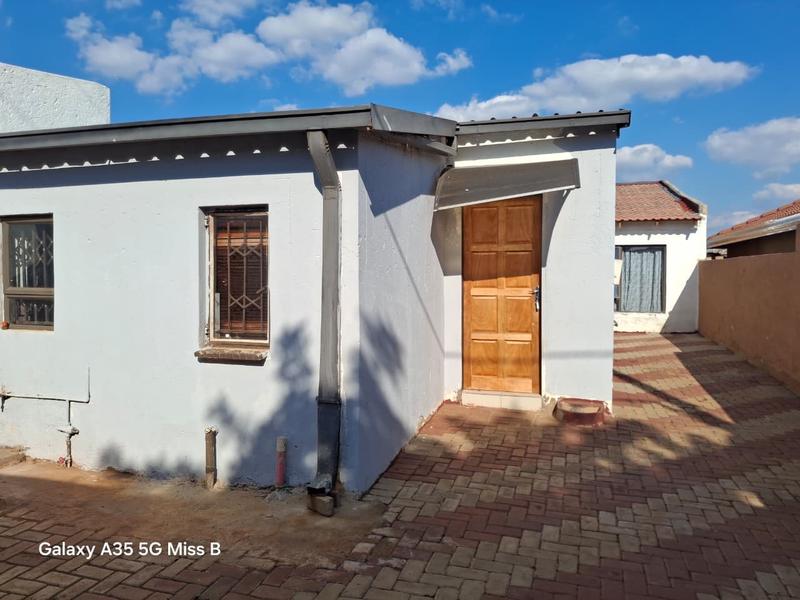 To Let 3 Bedroom Property for Rent in Protea Glen Gauteng