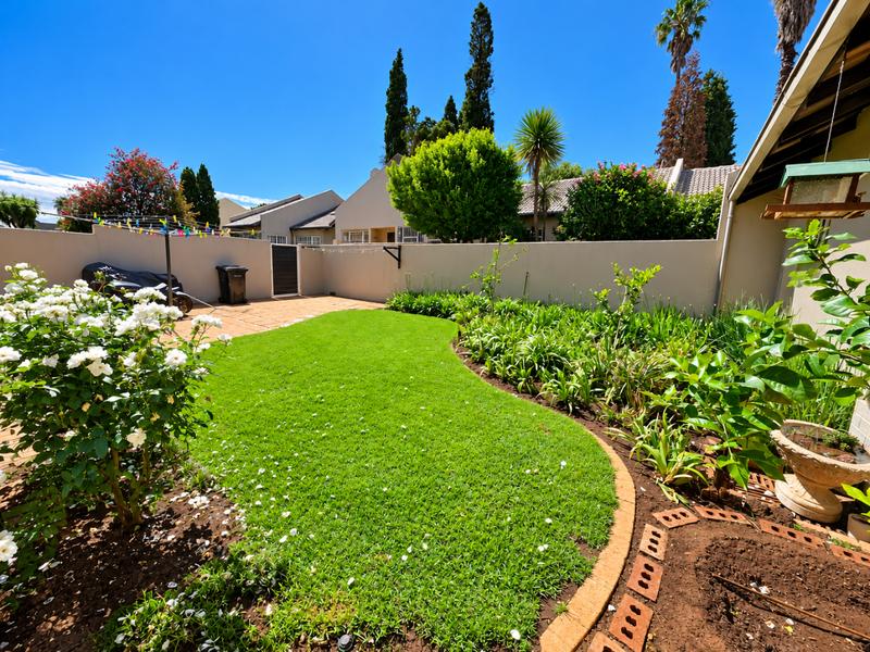 2 Bedroom Property for Sale in Glen Marais Gauteng